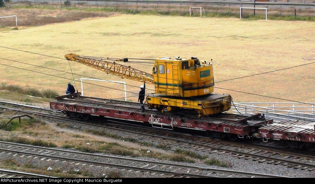 NdeM Flat car with FTVM Burro crane